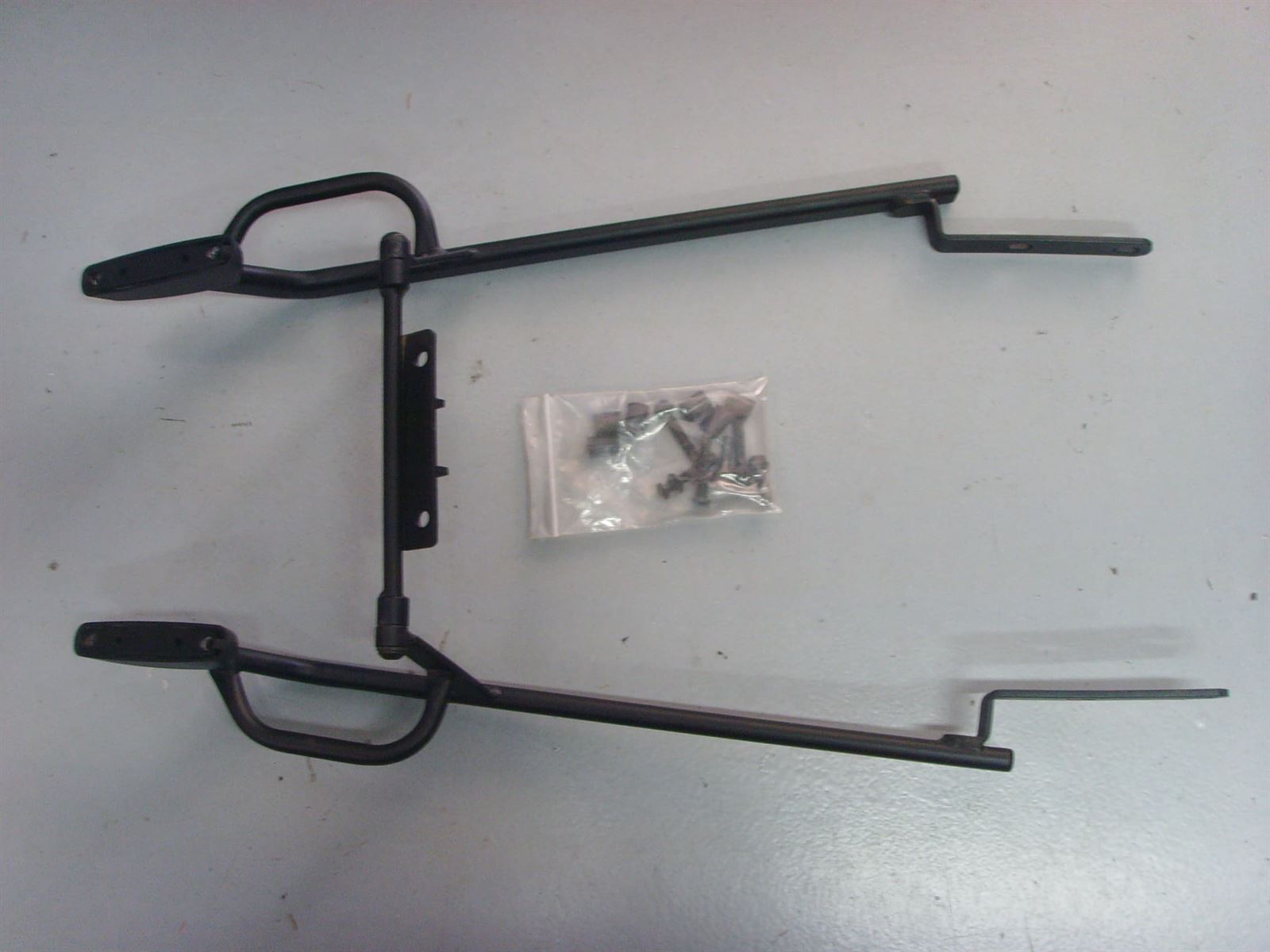 Kit fijación baúl Suzuki SV 650/S - Imagen 1