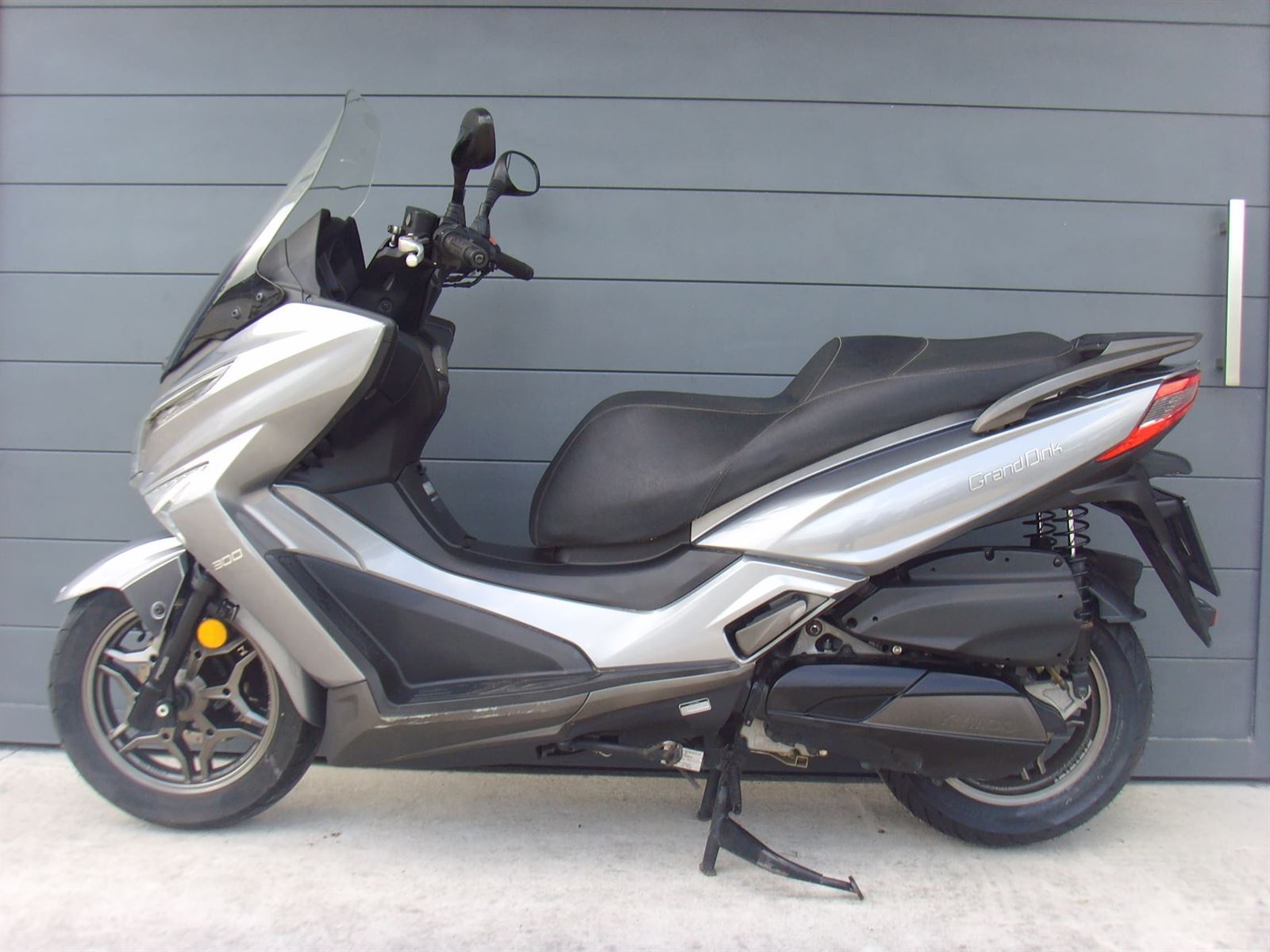 Kymco Grand Dink 300 - Imagen 1