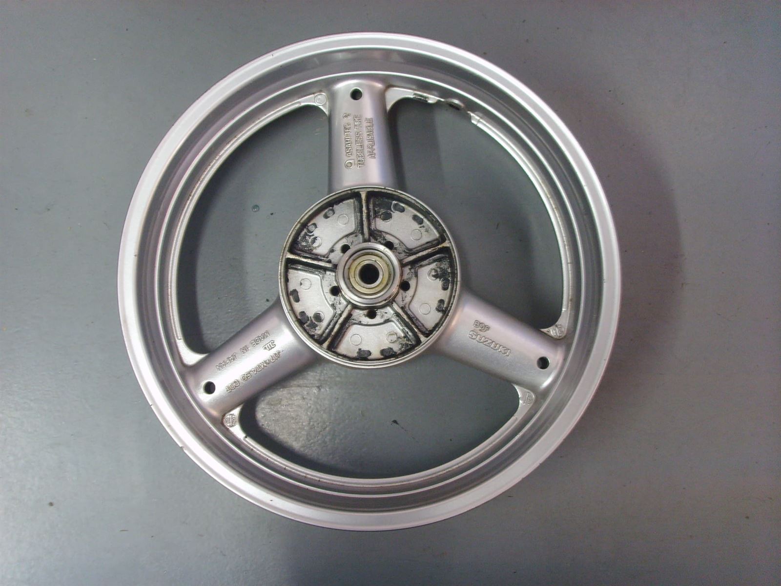 Llanta trasera Suzuki GSX 750 F - Imagen 2