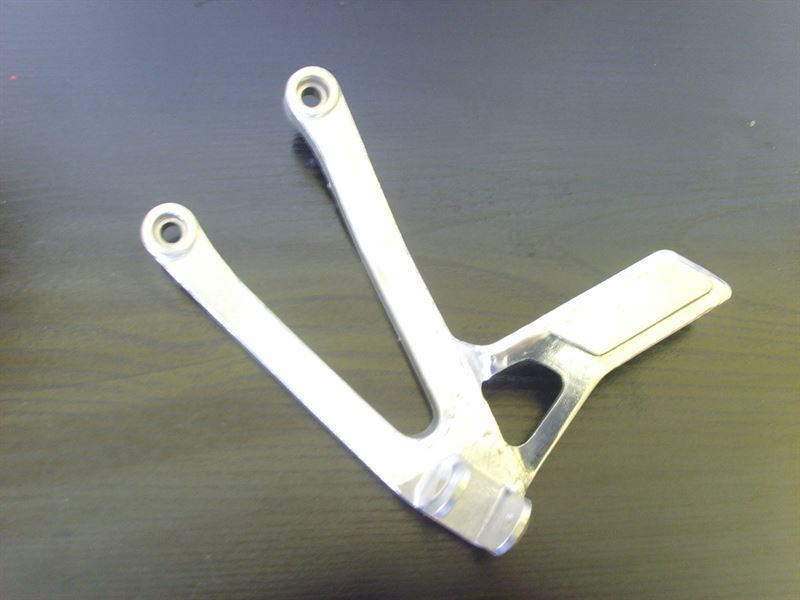 Soporte estribo trasero izquierdo Aprilia AF1 125 - Imagen 1