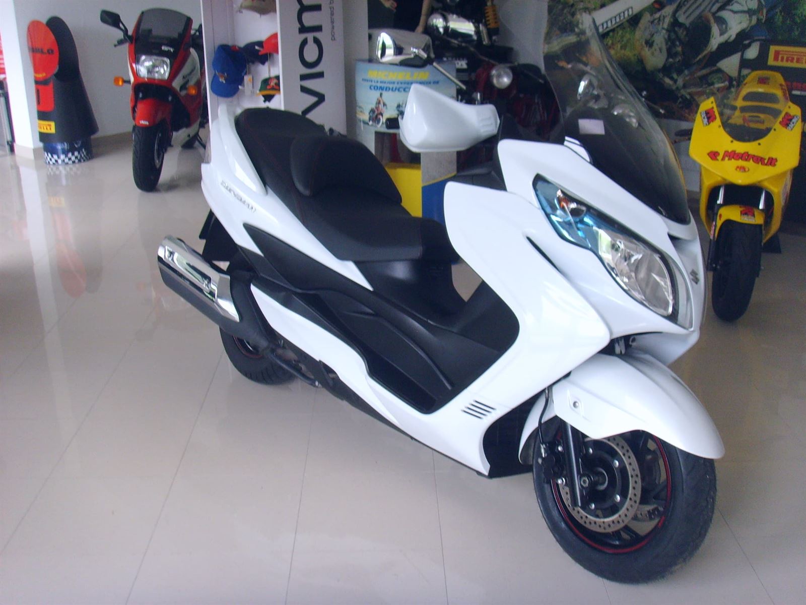 Suzuki Burgman 400 - Imagen 2