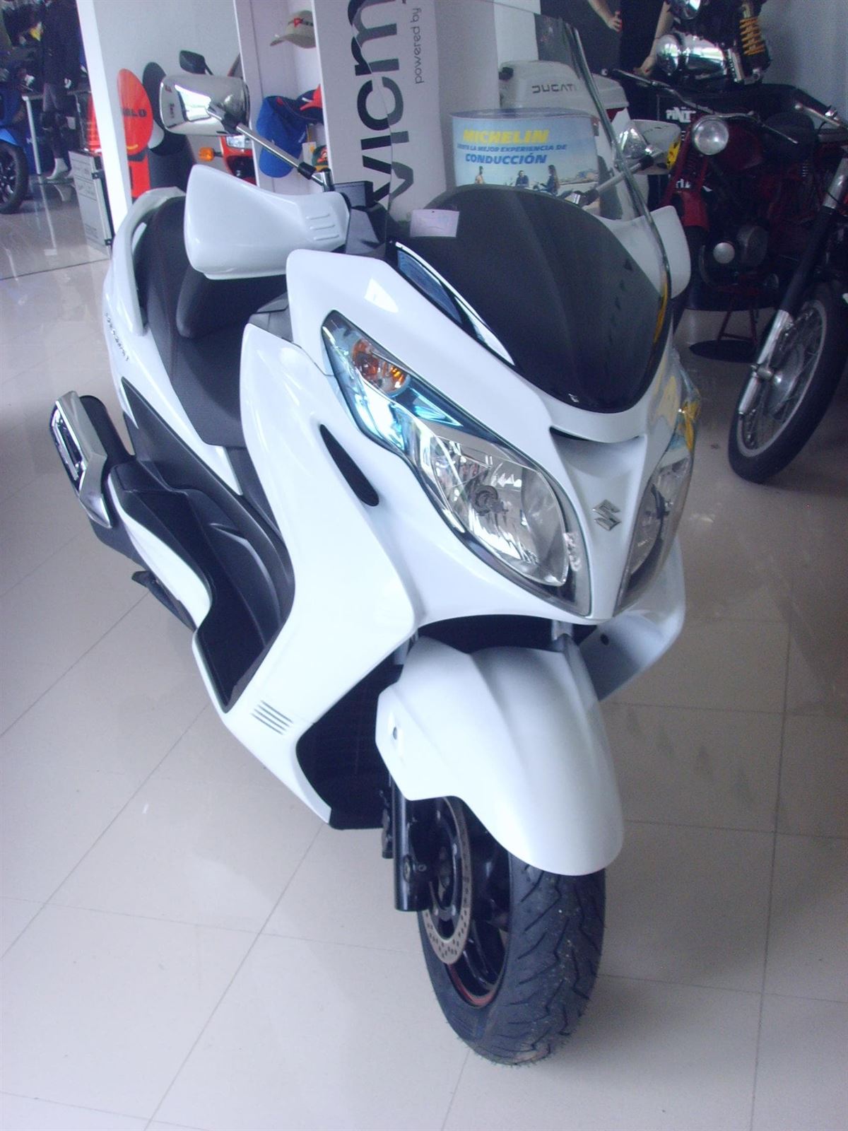 Suzuki Burgman 400 - Imagen 3