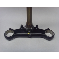 Tija inferior horquilla Honda ADV 350 - Imagen 1