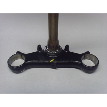 Tija inferior horquilla Honda ADV 350 - Imagen 1